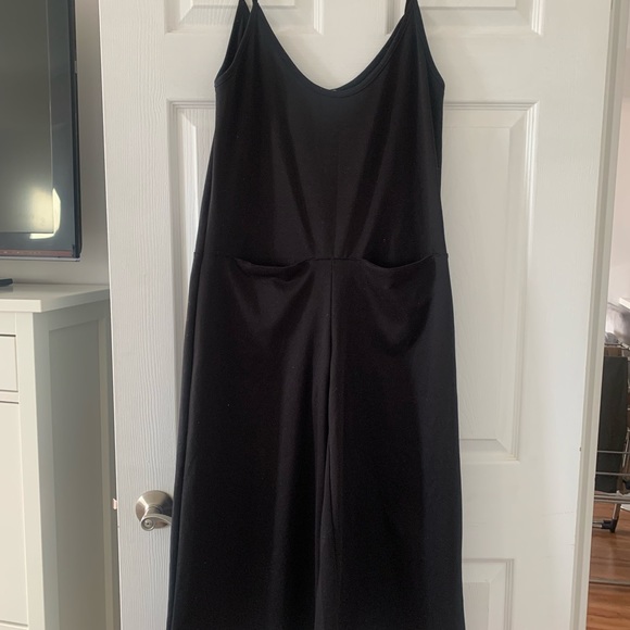 Oak and Fort cropped pant romper with front pockets and scoop neck line. - Picture 1 of 1